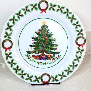 Vintage Christmas Plate by Artmark Chicago LTD 10 inch round.